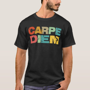 Camiseta Carpe Diem - Agarre O Dia - Retro!