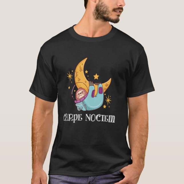 Camiseta Carpe Noctem Seize The Night Latin Sayings Funny S (Frente)