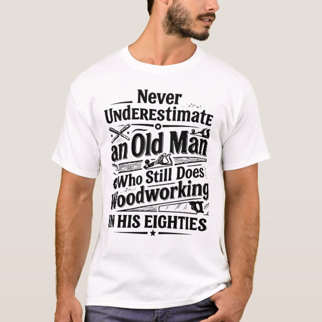 Camiseta Carpinteiro Engraçado Antigo Ainda Trabalhando Com (Frente)