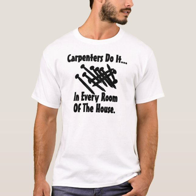 Camiseta Carpinteiros fazem isso... Em todos os cômodos da  (Frente)