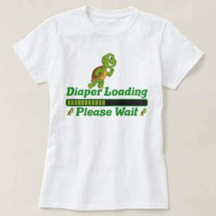 Camiseta Carregando fralda Aguarde. Presente Engraçado Para