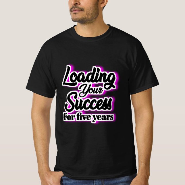 Camiseta Carregando Seu Sucesso Por Cinco Anos - Motivacion (Frente)
