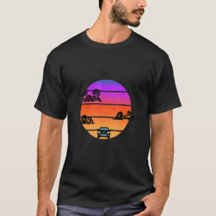 Camiseta Carro Dirigindo Com Nuvens E Cores Arte Gráfica Le