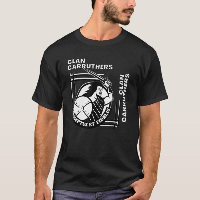 Camiseta Carruthers Clan Gaelic Motto Swordsman (Frente)
