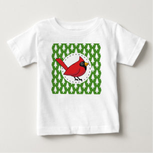 Camiseta Cartoon Red Cardinal sobre Pinheiros Brancos Verde