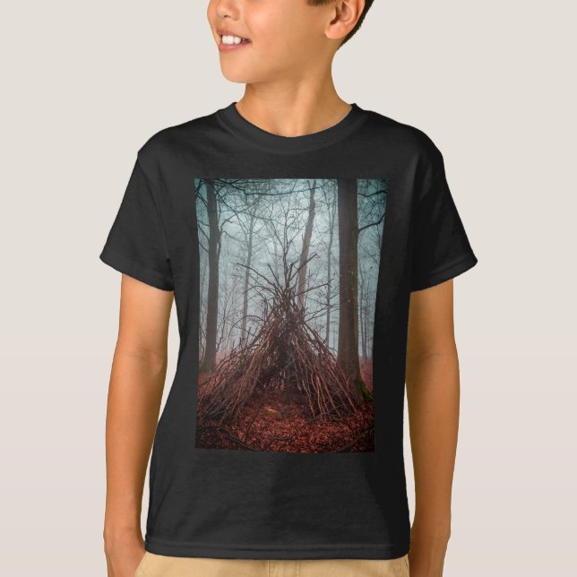 Camiseta Casa de bruxas na floresta com nevoeiro (Frente)