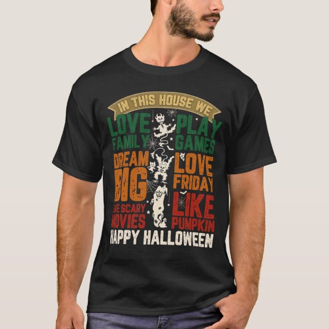 Camiseta Casa Feliz Halloween Monstros Teias de Aranha (Frente)
