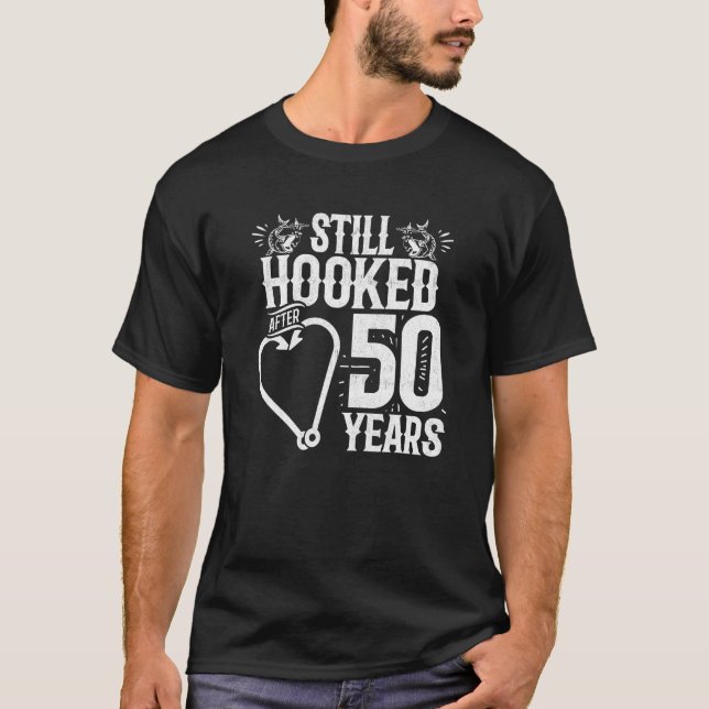 Camiseta Casado 50 Anos - Casal De Pesca - Casamento 50 A (Frente)