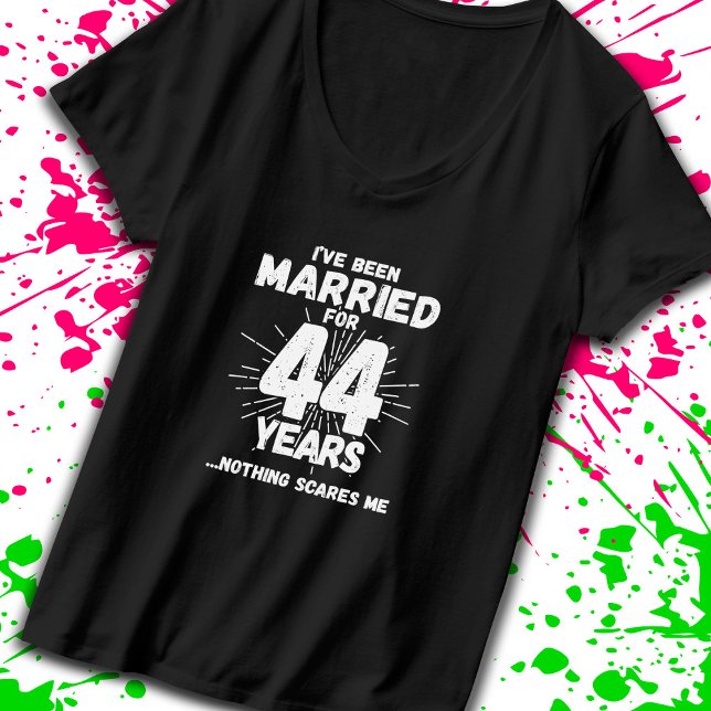 Camiseta Casais Casados 44 Anos Engraçado 44 Aniversário (Celebrate your 44 year anniversary milestone with our t-shirt designed to get laughs! -Teemixer)