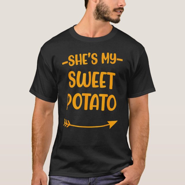 Camiseta Casais combinando roupa de ação de graças Ela é mi (Frente)