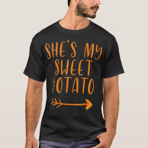 Camiseta Casal De Ação De Graças Ela É Minha Batata Doce