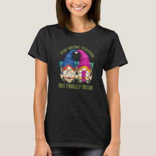 Camiseta Casal de Camping de Vida de Mochileiro Com Gnomos