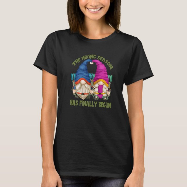Camiseta Casal de Camping de Vida de Mochileiro Com Gnomos  (Frente)