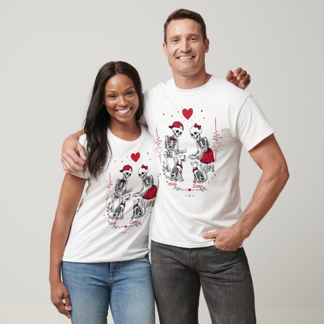 Camiseta Casal de Esqueletos Alimentando Cachorro e Gato (Unissex)
