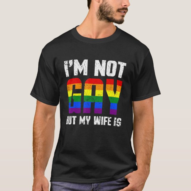 Camiseta Casal de Orgulho Lgbt Não sou Gay, mas minha espos (Frente)