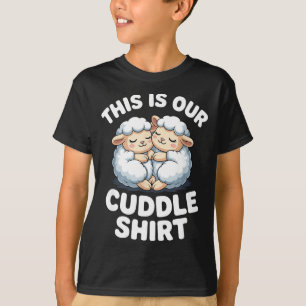 Camiseta Casal de Ovelhas Fofas Este É Nosso Abraço