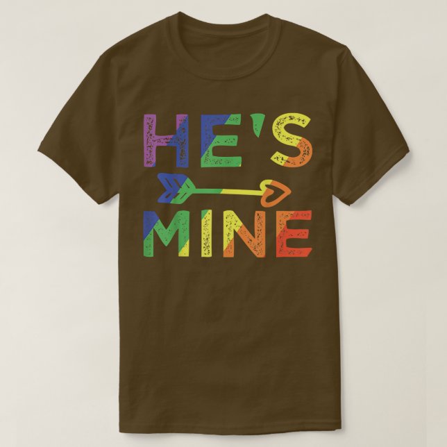 Camiseta Casal dos Mens Correspondendo ao Orgulho LGBT  (Frente do Design)
