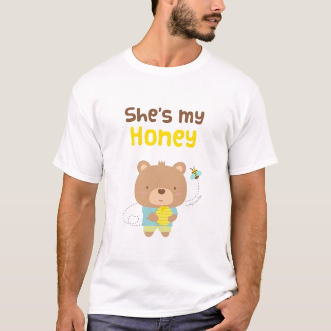 Camiseta Casal Engraçado de Urso Macho e Abelha (Frente)
