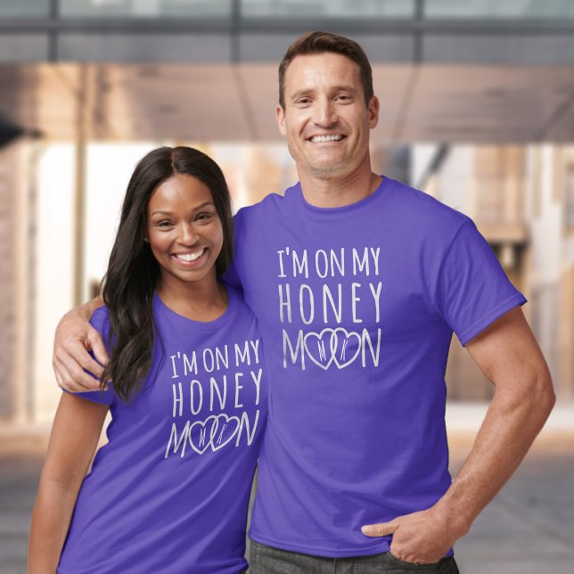 Camiseta Casal Lua de Mel Noiva ou Noivo (Add your initials to the hearts and enjoy your journey of love together)