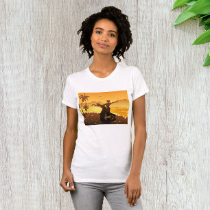 Camiseta Casal Tropical Dançando na Praia do Pôr do Sol