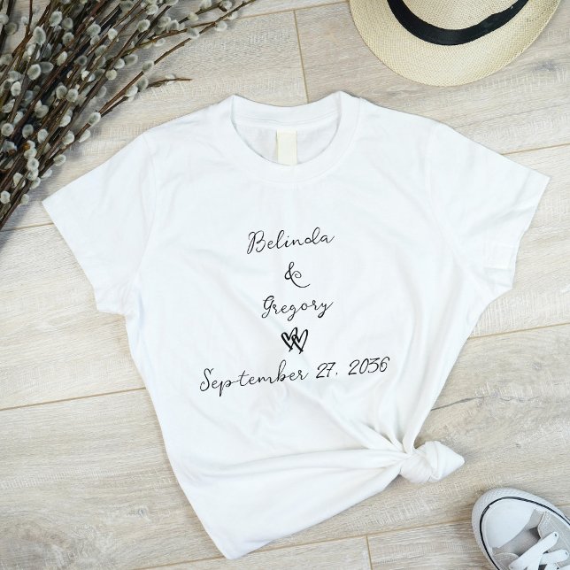 Camiseta Casamento com Tipografia Escrita Manuscrita de Man (Minimalist Script Hand Written Typography Wedding T-Shirt)