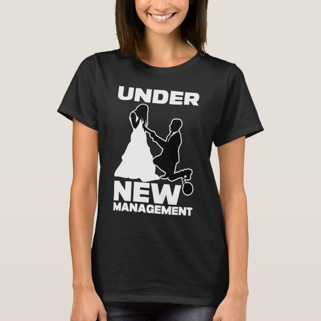 Camiseta Casamento Sob Nova Gestão Homens Festa de Solteiro (Frente)