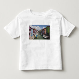 Camiseta Casas coloridas ao longo do canal na ilha de