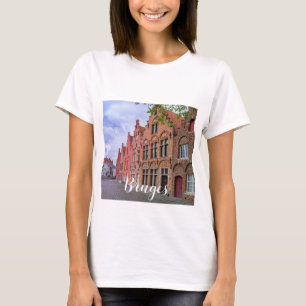 Camiseta Casas medievais de tijolos coloridos em Bruges, Bé