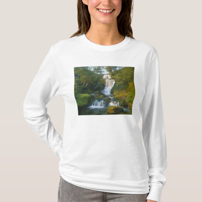 Camiseta Cascata, Ilha de Skye, Escócia (Frente)