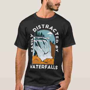 Camiseta Cascata que percorre montanhas de hikers subindo c