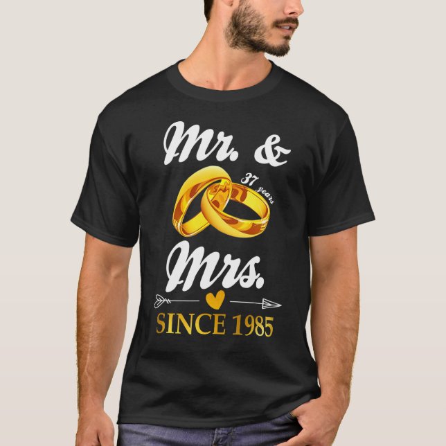 Camiseta Casou-se com Mr. & Mrs. desde 1985 Casal 37 (Frente)