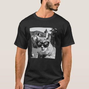 Camiseta Castelo de Bran Romênia Gato Com Óculos de Sol Exp