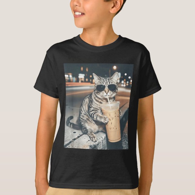 Camiseta Cat drinking iced coffee funny animal meme men (Frente)