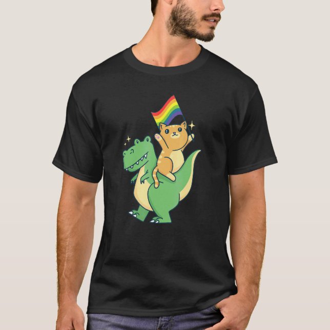 Camiseta Cat Riding Dinosaur With Pride Flag Rainbow LGBTQ  (Frente)