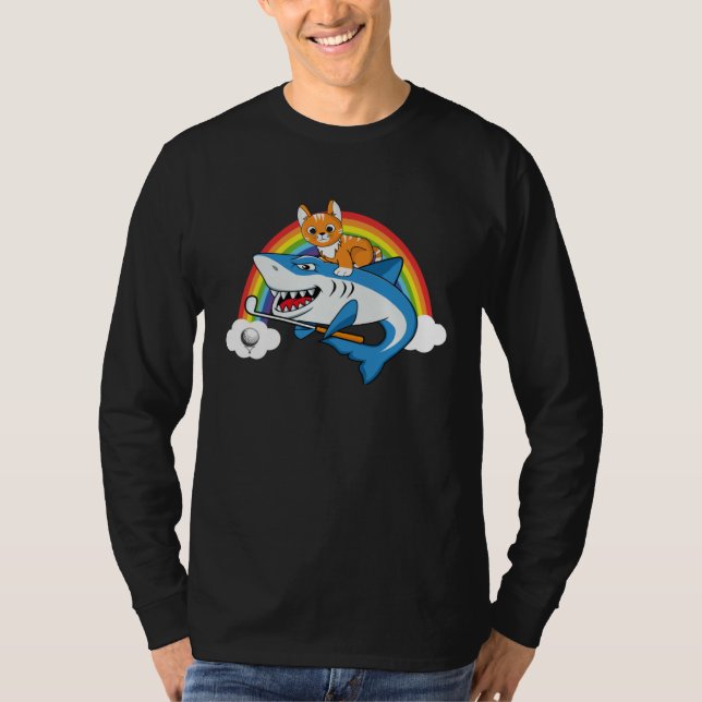 Camiseta Cat Riding Shark Playing Golf With Rainbow Graphic (Frente)
