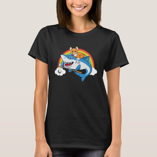 Camiseta Cat Riding Shark Playing Golf With Rainbow Graphic (Frente)