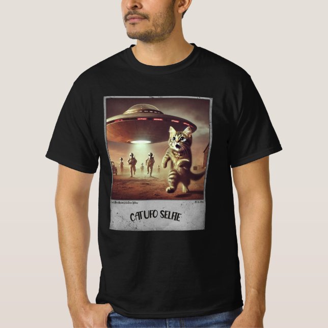 Camiseta Cat UFO Selfie: Gatinho assustado (t-shirt masculi (Frente)