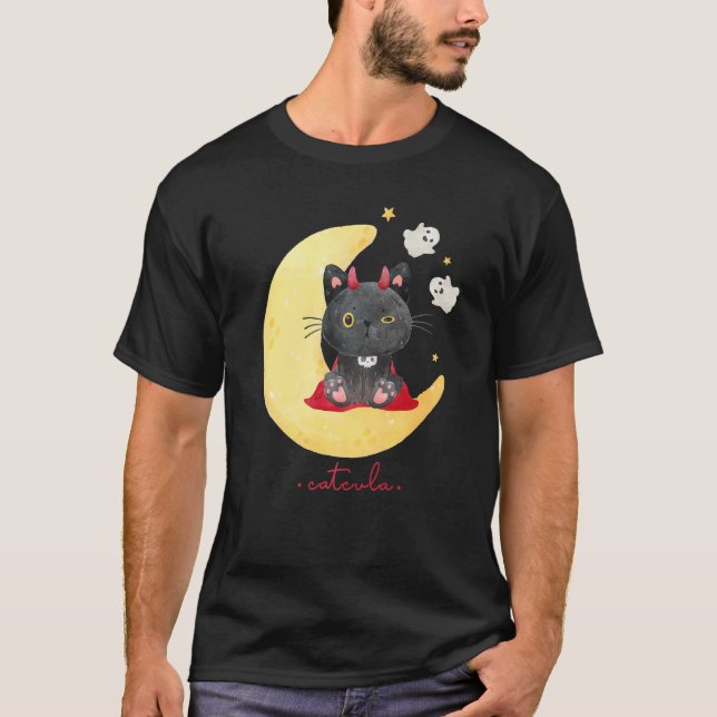 Camiseta Catcula um gatinho fofo como drácula em uma lua (Frente)