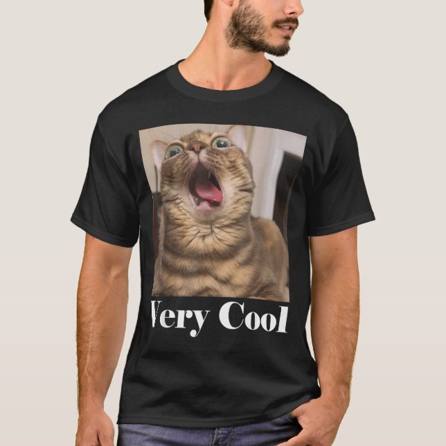 Camiseta Cats Meme Graphic Silly Cat Humor Funny Cat Very C (Frente)