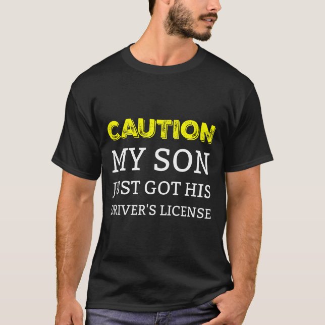 Camiseta Caution My Son Just Got His Driver's License  (Frente)