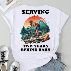 Camiseta Cavaleiros de bicicleta servindo dois anos atrás d
