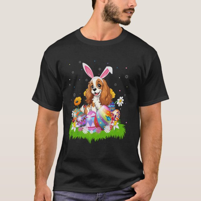 Camiseta Cavalier King Charles Spaniel Caça ao Ovo de Pásco (Frente)