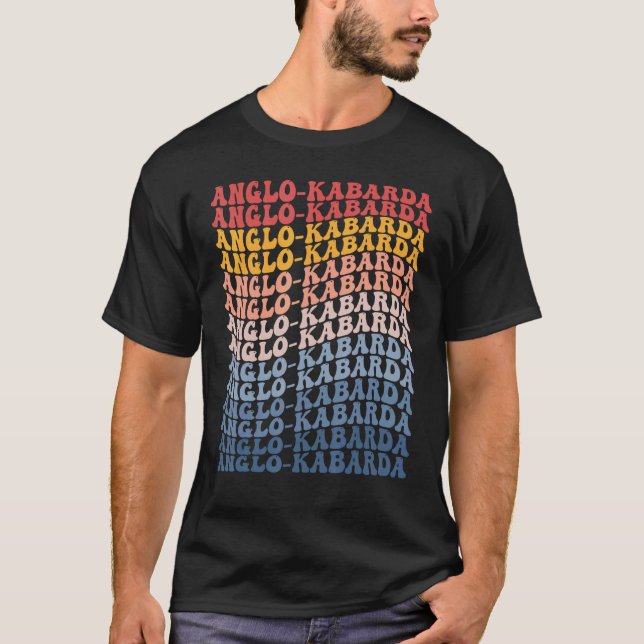 Camiseta Cavalo Anglo-Kabarda Groovy Retro (Frente)