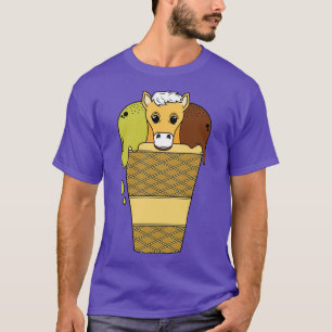 Camiseta Cavalo bonito numa caneca com creme de gelo