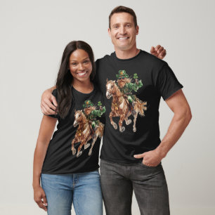 Camiseta Cavalo cavalgando com sorte trevo preto