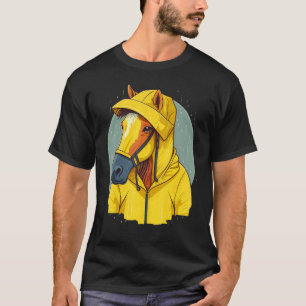 Camiseta Cavalo Chuvoso em Um Cape de Chuva Amarelo