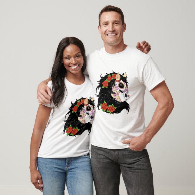Camiseta Cavalo Crânio De Açúcar Com Rosas vermelhas (Unissex)