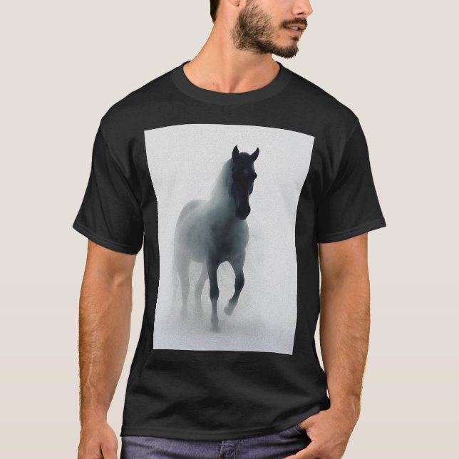 Camiseta Cavalo Escuro em Nevoeiro - Arte Mística Eetérea (Frente)