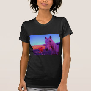 Camiseta Cavalo Marrom e Coração Vermelho