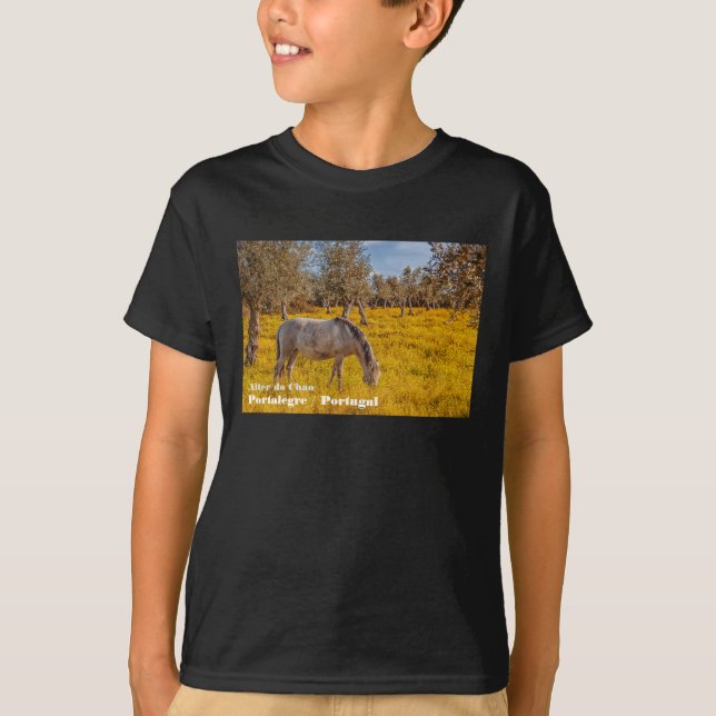 Camiseta Cavalo pastoreando num campo de flores amarelas (Frente)